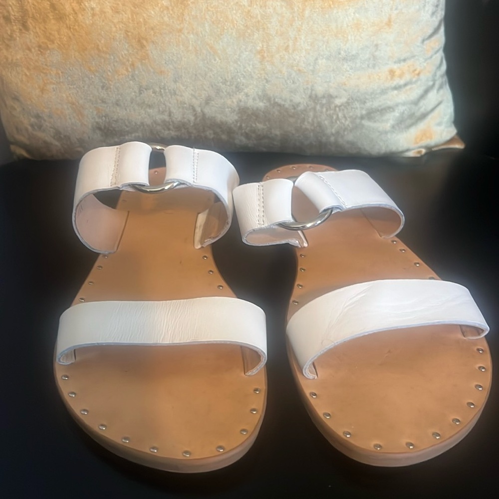 Preowned Franco Sorta white leather sandals in size 10.